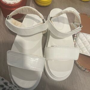 Platform sandals